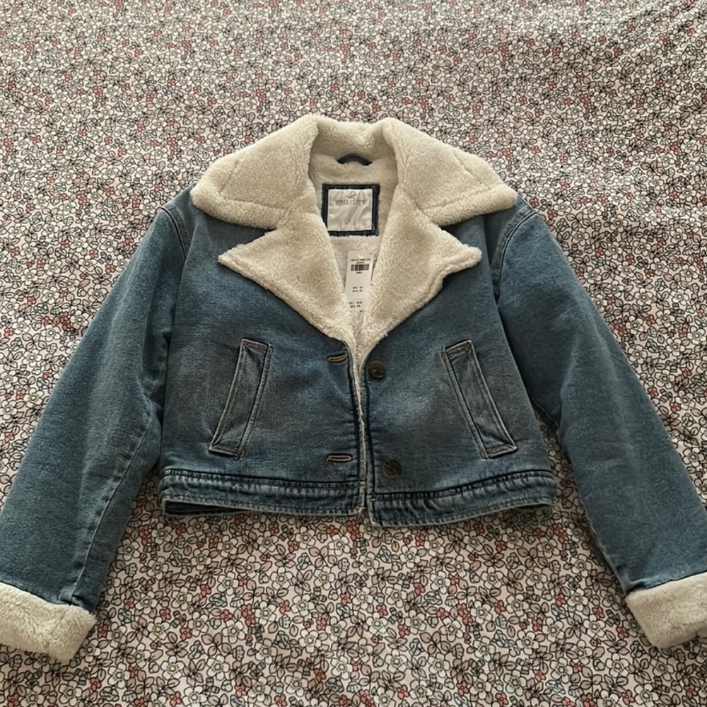 Hollister Blue Jean Jacket with Cream Lining and Cropped Style
